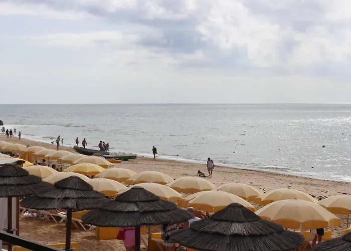 A Dois Passos Da 公寓 *