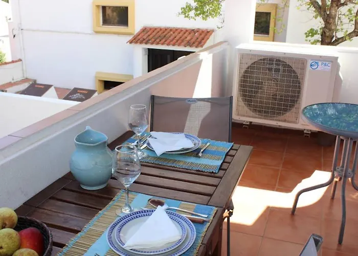 A Dois Passos Da 公寓 *